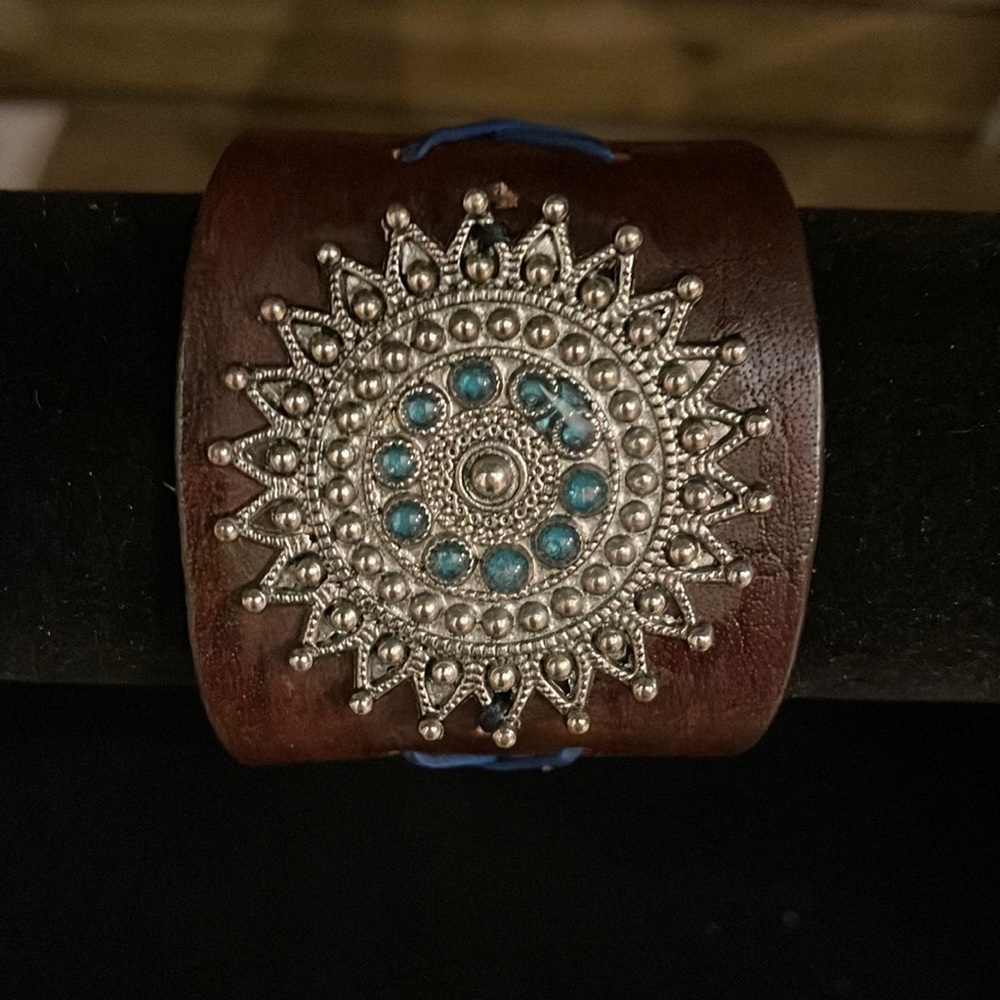 Myra- Leather Frizban Bracelet genuine leather